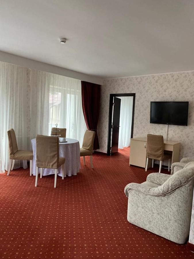Hotel Miraj - Restaurant & Sauna & Biliard Poiana Brašov Exteriér fotografie