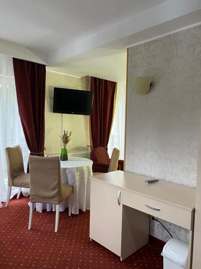 Hotel Miraj - Restaurant & Sauna & Biliard Poiana Brašov Pokoj fotografie