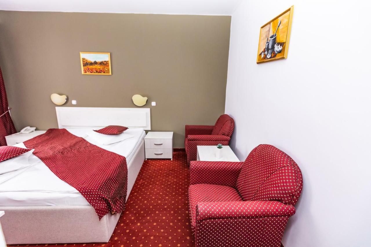 Hotel Miraj - Restaurant & Sauna & Biliard Poiana Brašov Exteriér fotografie