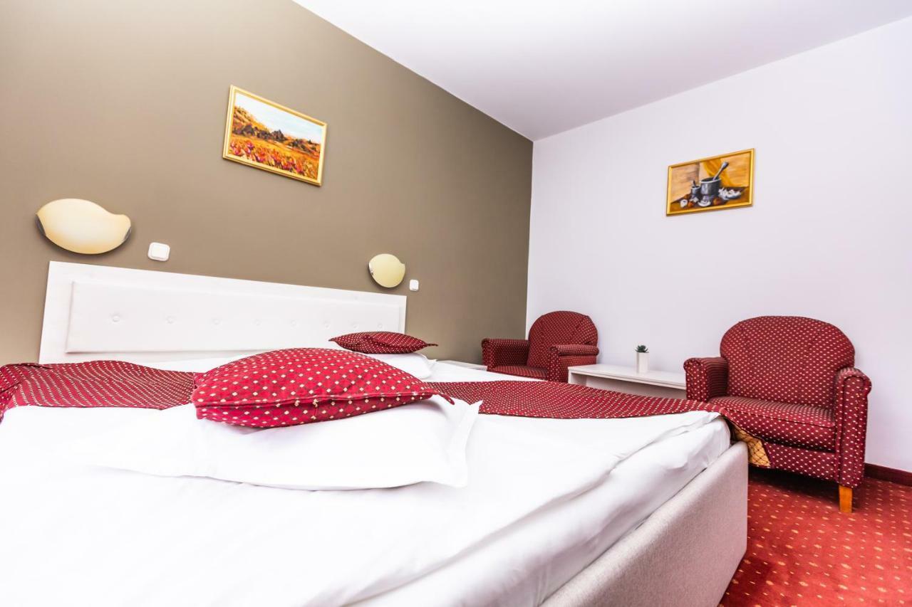 Hotel Miraj - Restaurant & Sauna & Biliard Poiana Brašov Exteriér fotografie