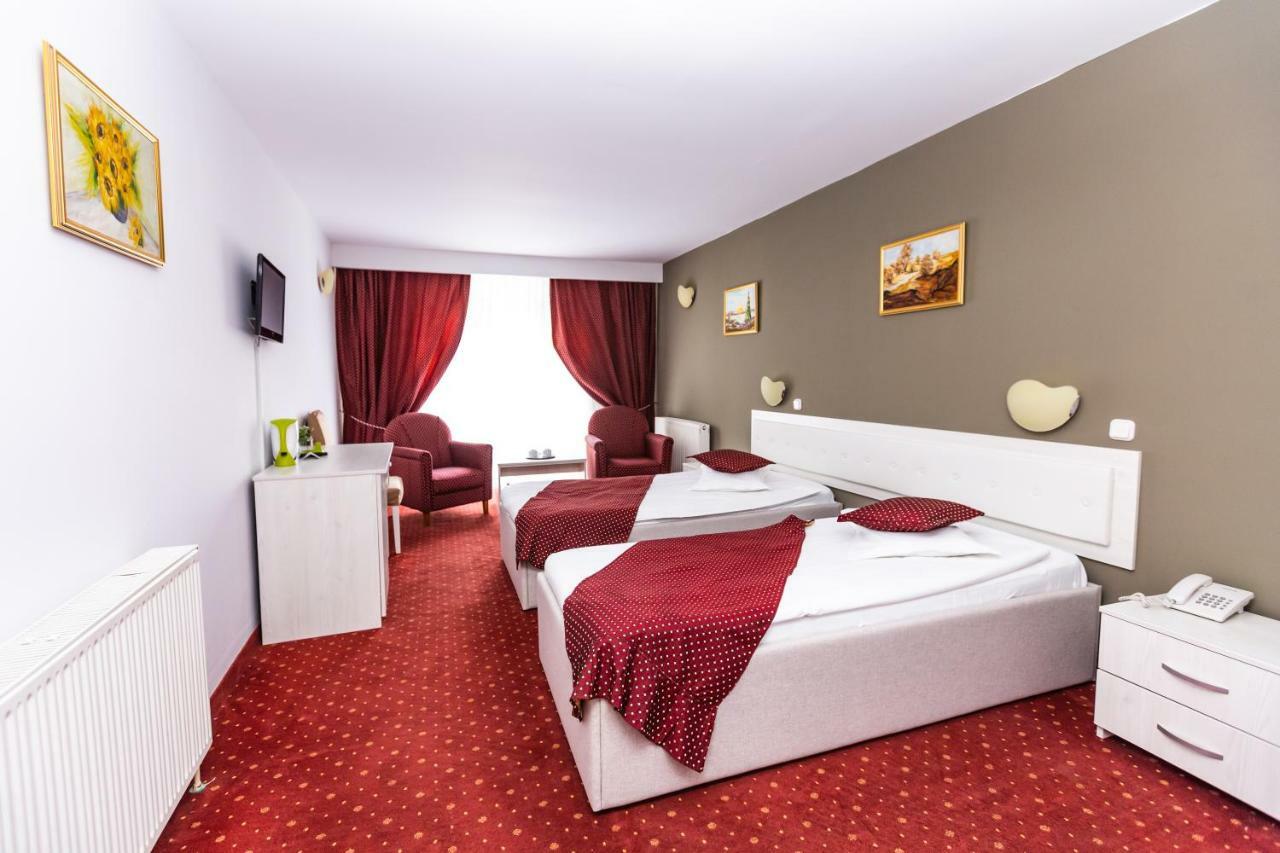 Hotel Miraj - Restaurant & Sauna & Biliard Poiana Brašov Exteriér fotografie