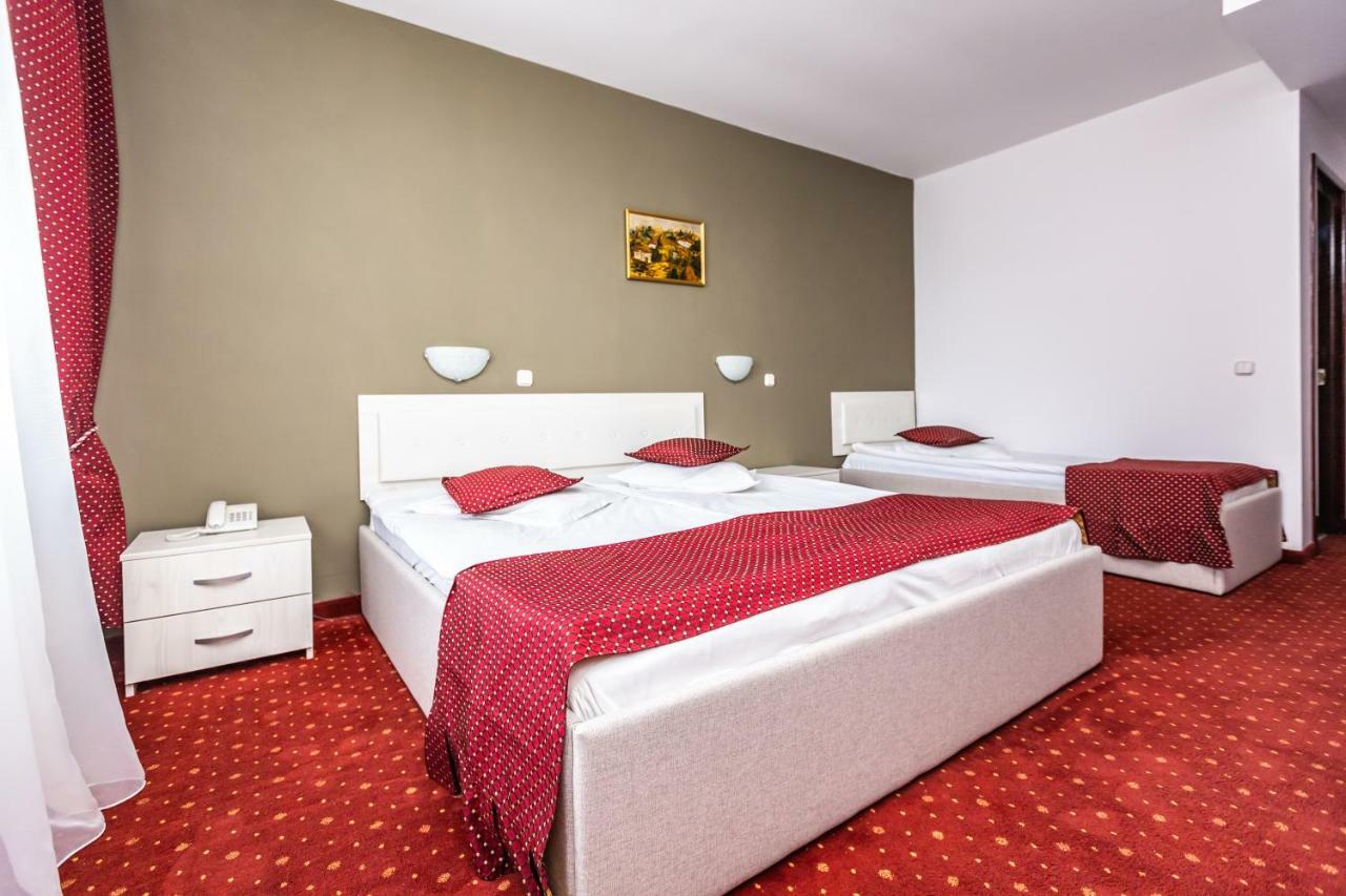Hotel Miraj - Restaurant & Sauna & Biliard Poiana Brašov Exteriér fotografie