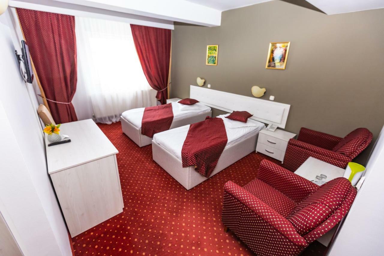 Hotel Miraj - Restaurant & Sauna & Biliard Poiana Brašov Exteriér fotografie
