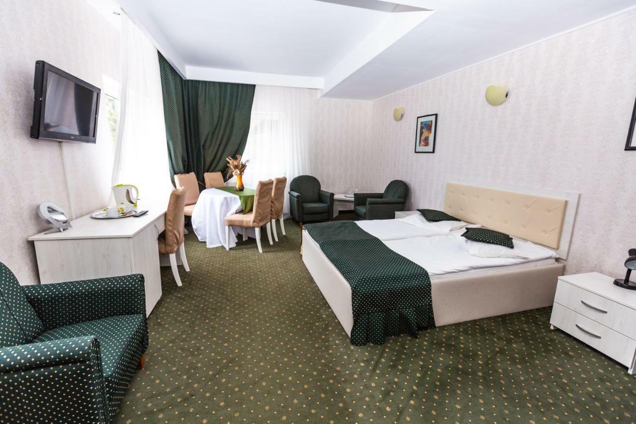 Hotel Miraj - Restaurant & Sauna & Biliard Poiana Brašov Exteriér fotografie